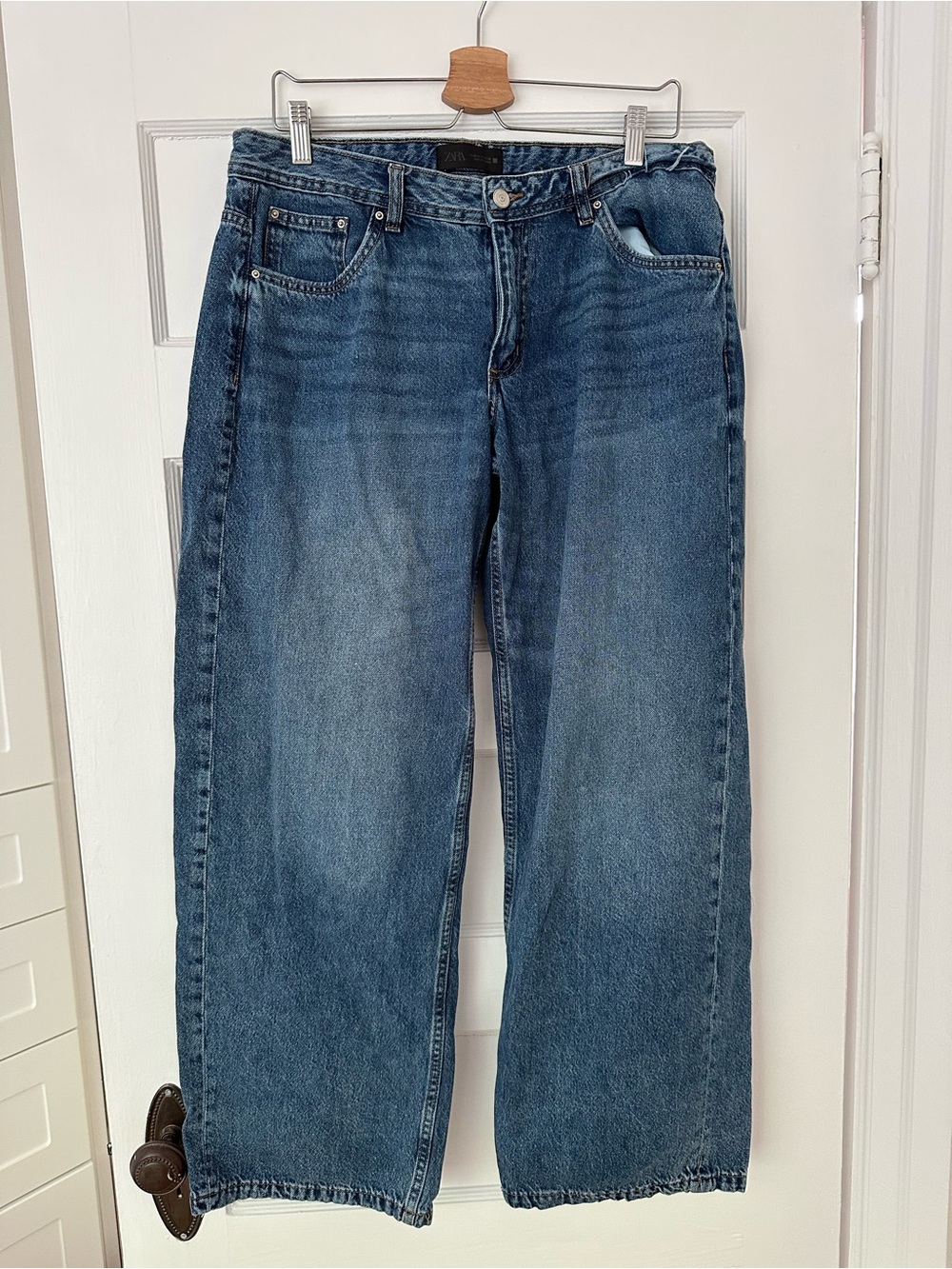 Zara Men's Relaxed Straight Jeans in Blue Wash